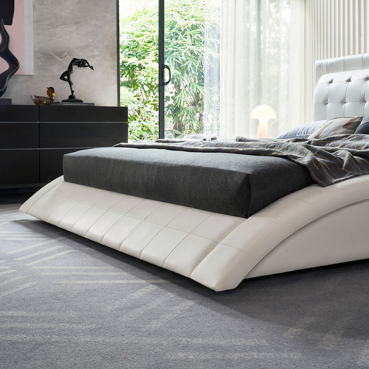 Design Polsterbett St. Tropez in Weiß mit Lederknöpfen St. Tropez 200x200 Weiß
