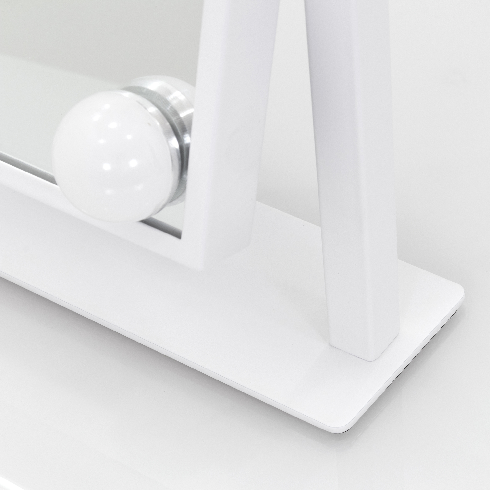 Schminkspiegel Bulb TINY mit 9 dimmbaren LED-Lampen Weiß Schminkspiegel Bulb TINY mit 9 dimmbaren LED-Lampen Weiß