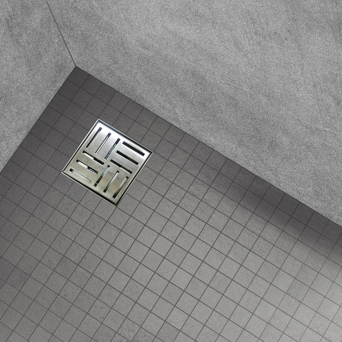 Quadratische Duschrinne Q3 aus Edelstahl für flache Installation mit Schlitzmuster Quadratische Duschrinne Bodenablauf Rinnen aus Edelstahl sehr flach Q3