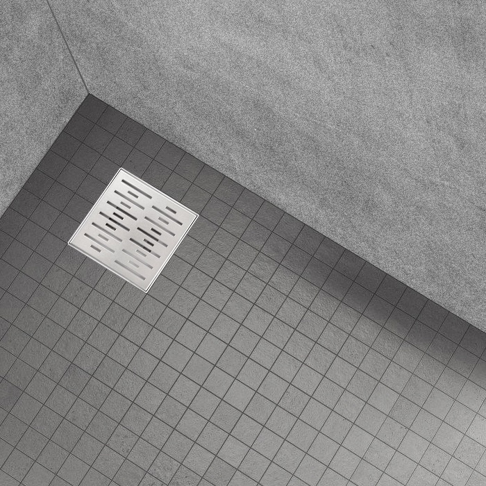 Quadratische Duschrinne Q4 aus Edelstahl für flache Installation mit Schlitzmuster Quadratische Duschrinne Bodenablauf Schlitze aus Edelstahl sehr flach Q4