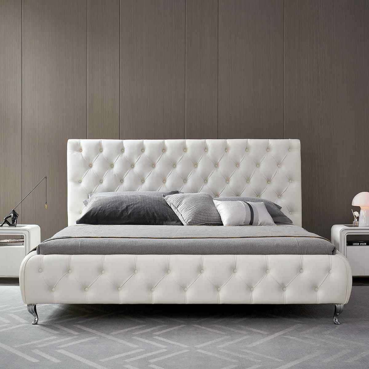 Design Polsterbett Amour in Weiß mit Lederknöpfen Design Polsterbett Amour in Weiß mit Lederknöpfen