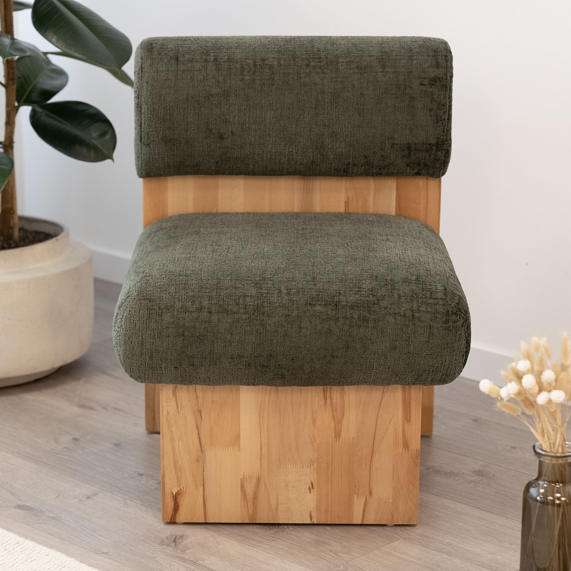 Skandinavischer Sessel Leah Olivgrün – Massivholz Birke, gemütlich & nachhaltig