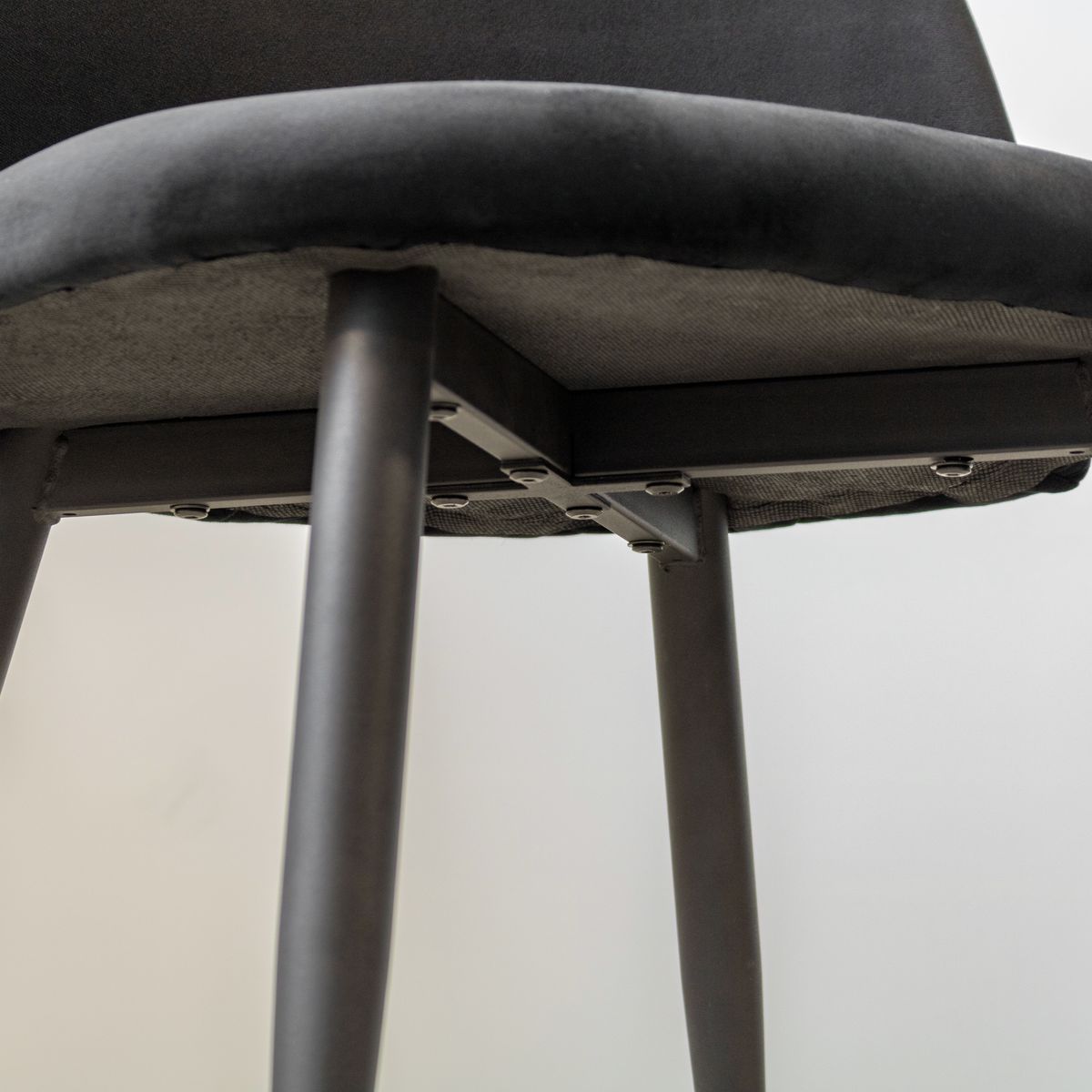 Esszimmerstuhl Wohnzimmerstuhl Bellamy Schwarz-Gold aus Samt Velour