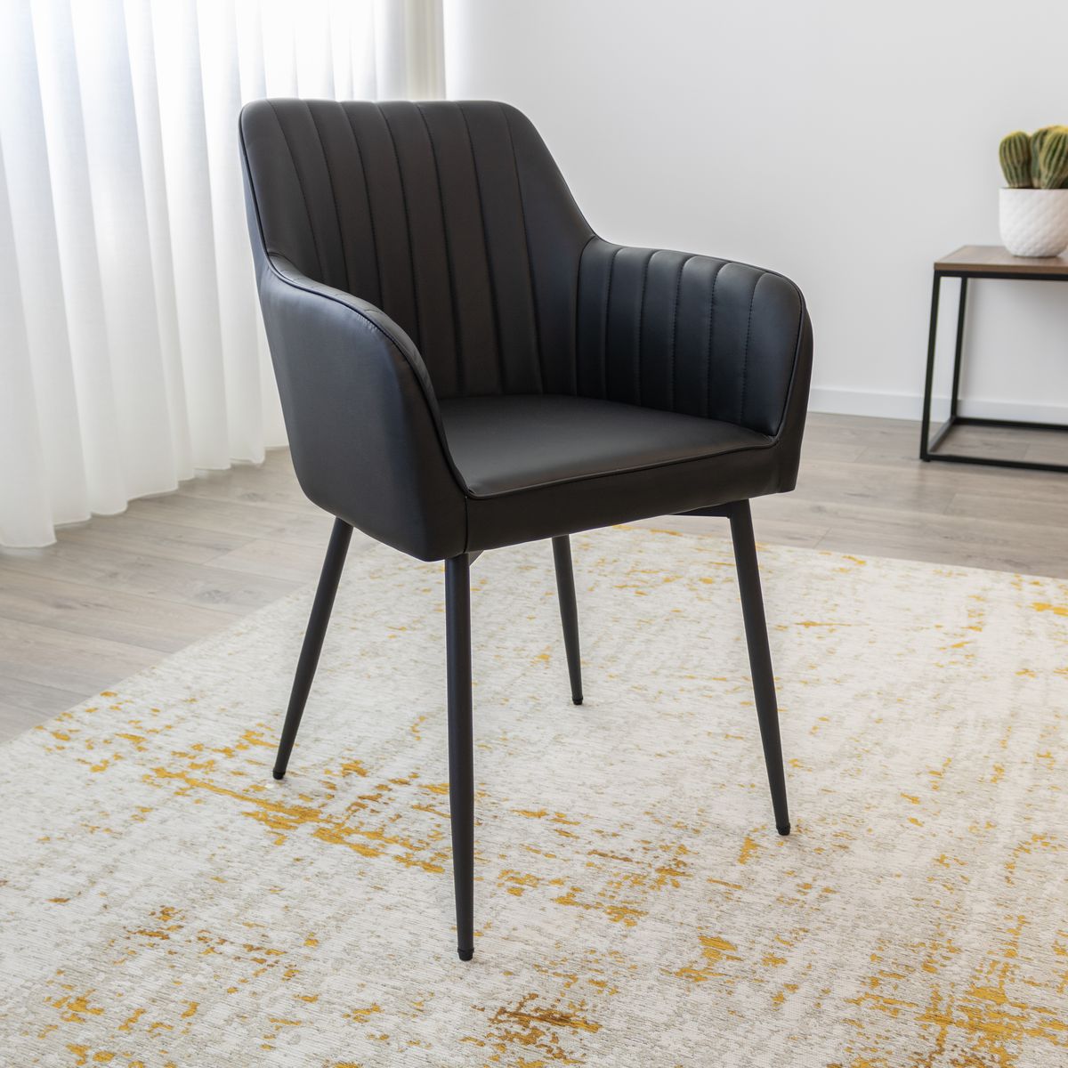 Esszimmerstuhl Wohnzimmerstuhl Dahlia Schwarz aus Kunstleder Esszimmerstuhl Wohnzimmerstuhl Dahlia Schwarz aus Kunstleder