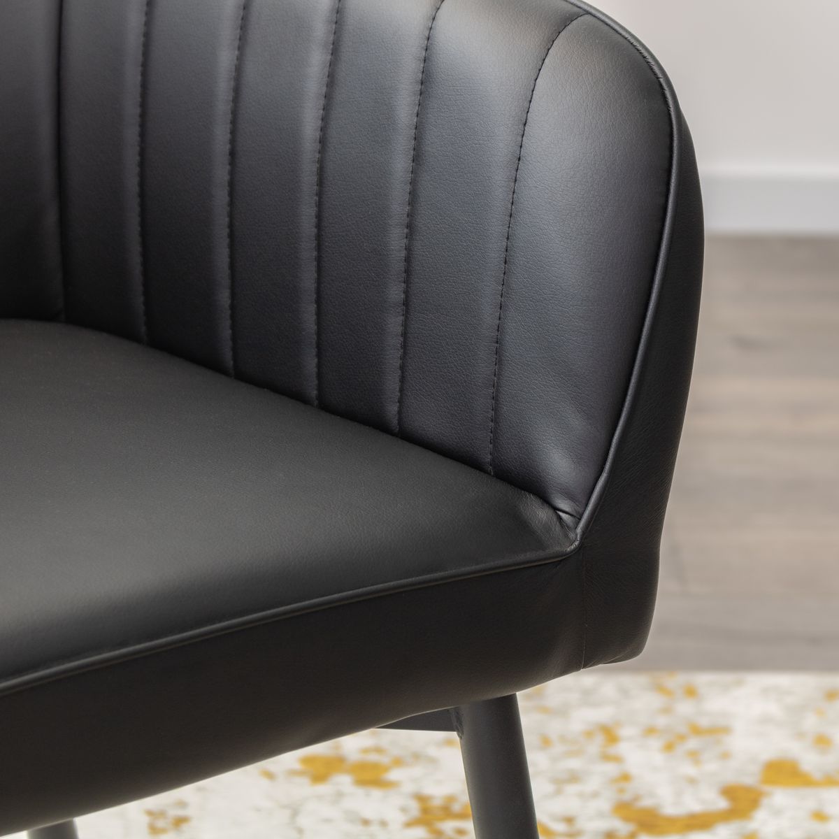 Esszimmerstuhl Wohnzimmerstuhl Dahlia Schwarz Gold aus Kunstleder Esszimmerstuhl Wohnzimmerstuhl Dahlia Schwarz Gold aus Kunstleder