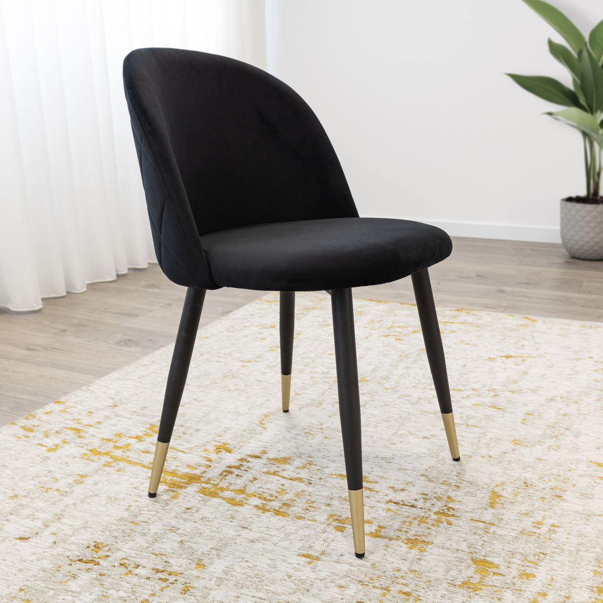 Esszimmerstuhl Wohnzimmerstuhl Bellamy Schwarz-Gold aus Samt Velour