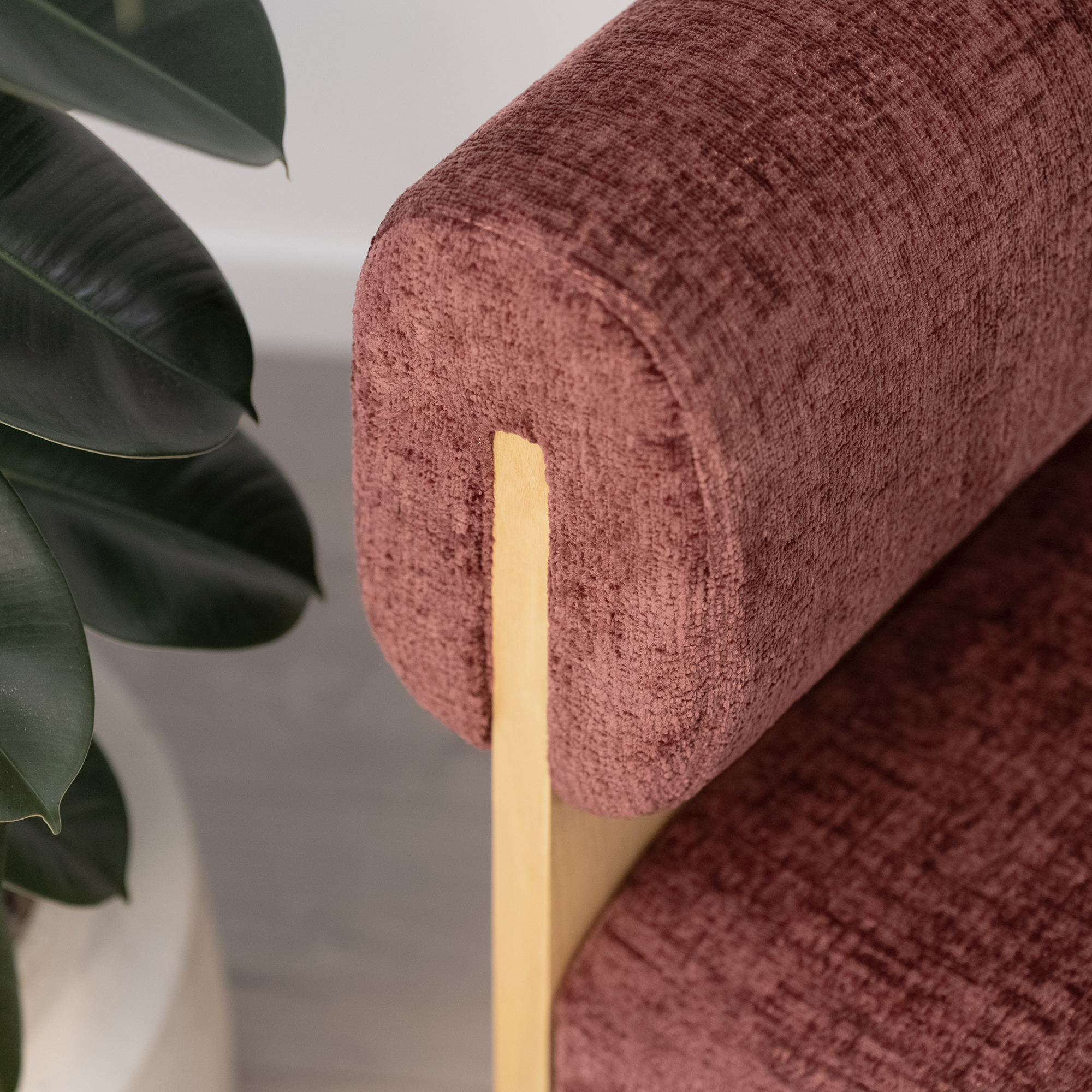 Skandinavischer Sessel Leah Weinrot – Massivholz Birke, gemütlich & nachhaltig