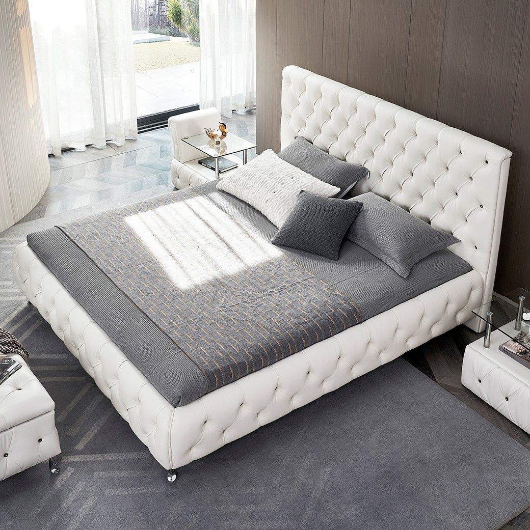 Design Polsterbett Amour in Weiß mit Kristallen Design Polsterbett Amour in Weiß mit Kristallen