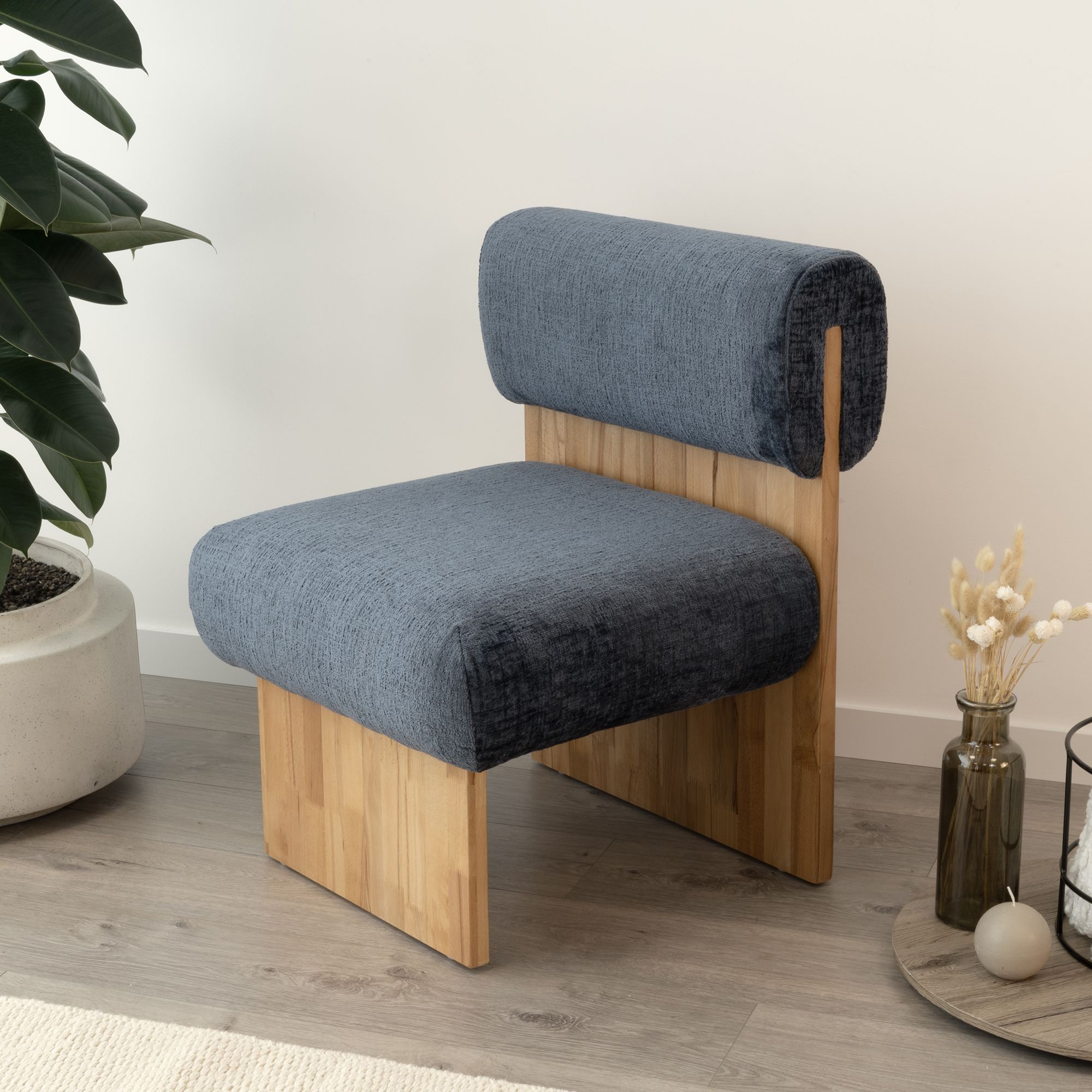Skandinavischer Sessel Leah Stahlblau – Massivholz Birke, gemütlich & nachhaltig Skandinavischer Sessel Leah Stahlblau – Massivholz Birke, gemütlich & nachhaltig