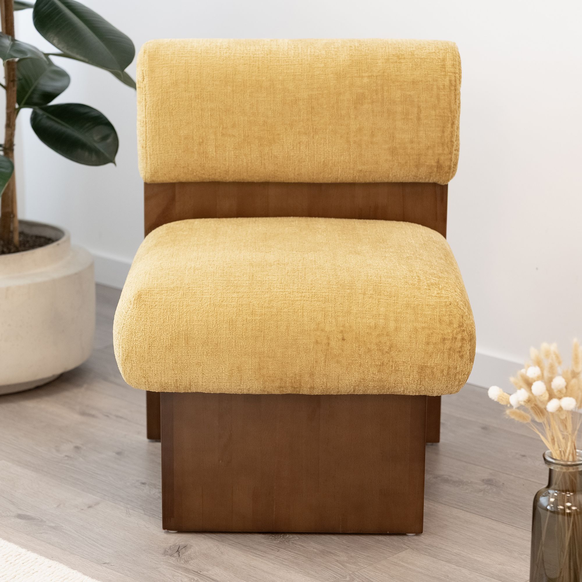 Skandinavischer Sessel Leah Senfgelb – Massivholz Birke, gemütlich & nachhaltig