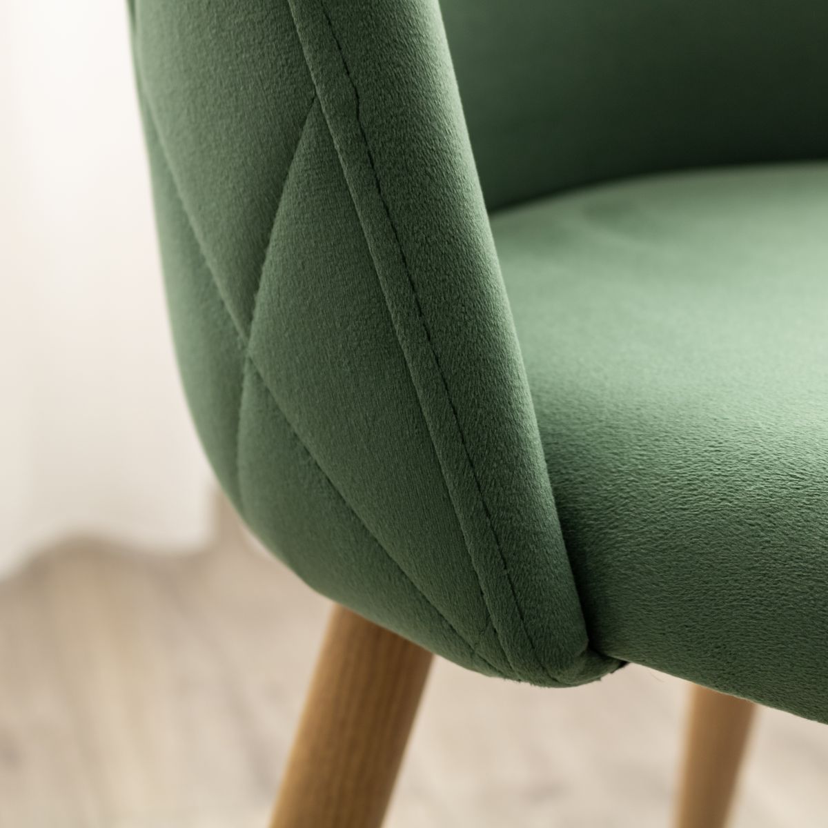 Esszimmerstuhl Wohnzimmerstuhl Bellamy Grün-Holz aus Samt Velour Esszimmerstuhl Wohnzimmerstuhl Bellamy Grün-Holz aus Samt Velour