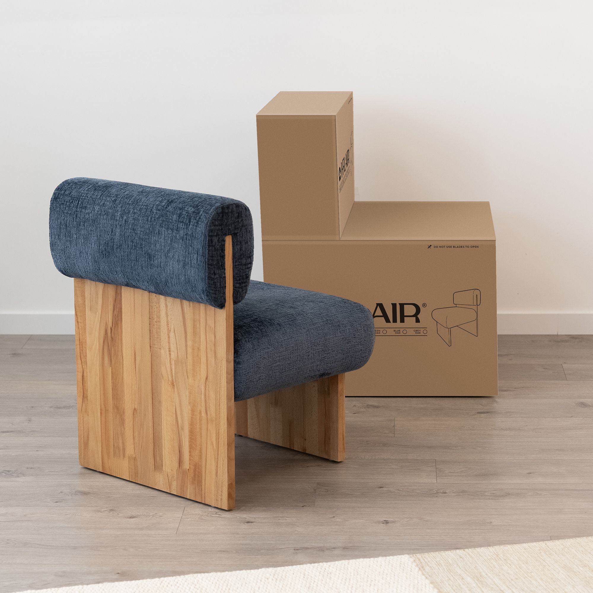 Skandinavischer Sessel Leah Stahlblau – Massivholz Birke, gemütlich & nachhaltig