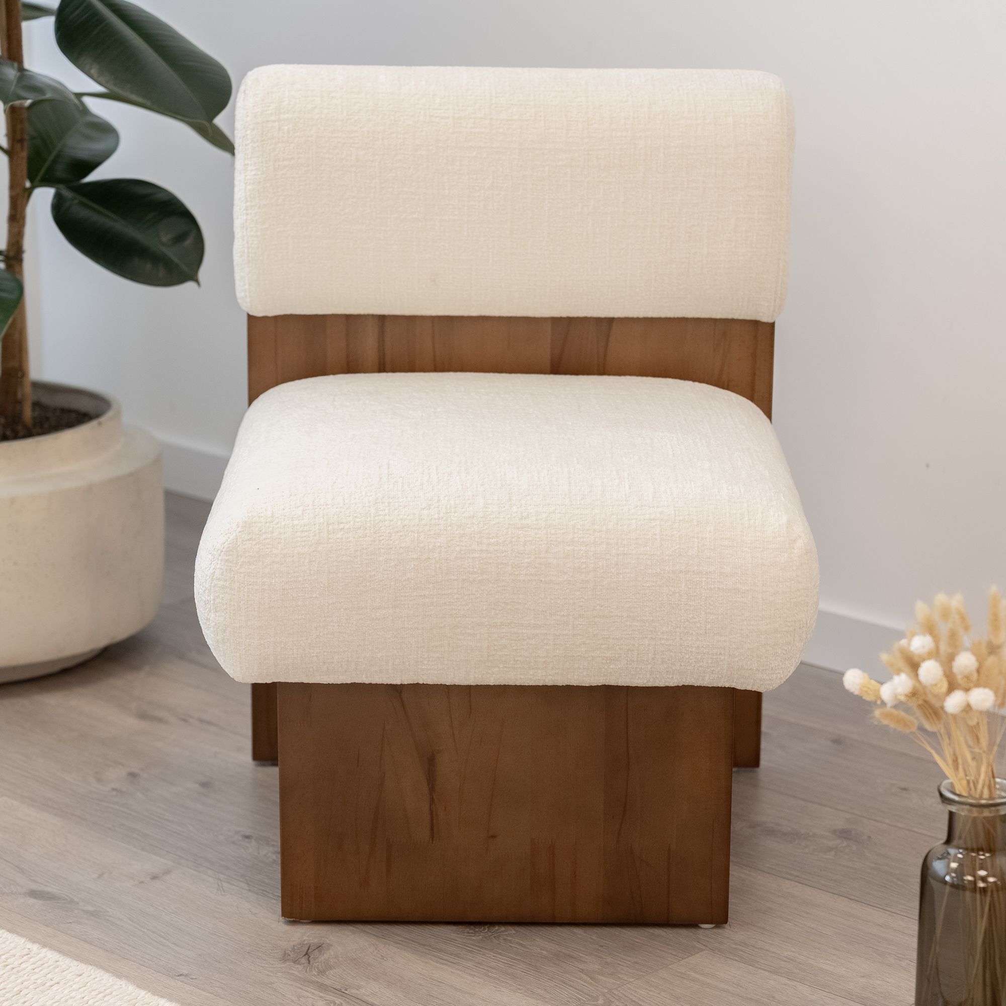 Skandinavischer Sessel Leah Beige – Massivholz Birke, gemütlich & nachhaltig