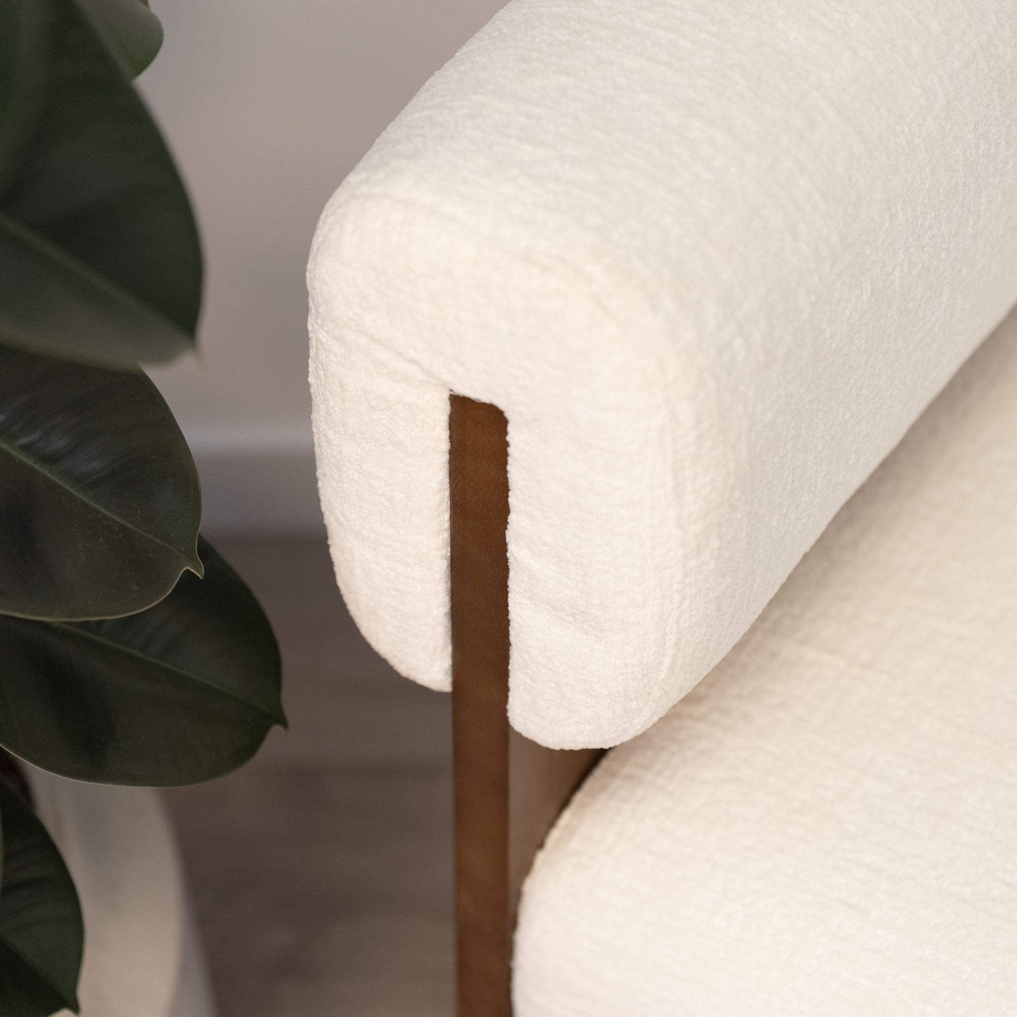 Skandinavischer Sessel Leah Beige – Massivholz Birke, gemütlich & nachhaltig